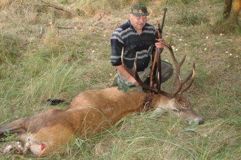 Rysiek Głowiński ze swoim bykiem. Rykowisko 2006